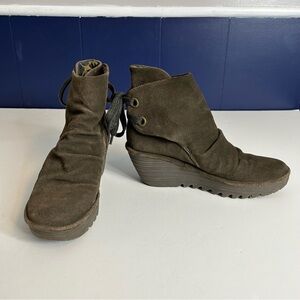Fly London Yama Suede Wedge Ankle Bootie Olive Army Green Size 39